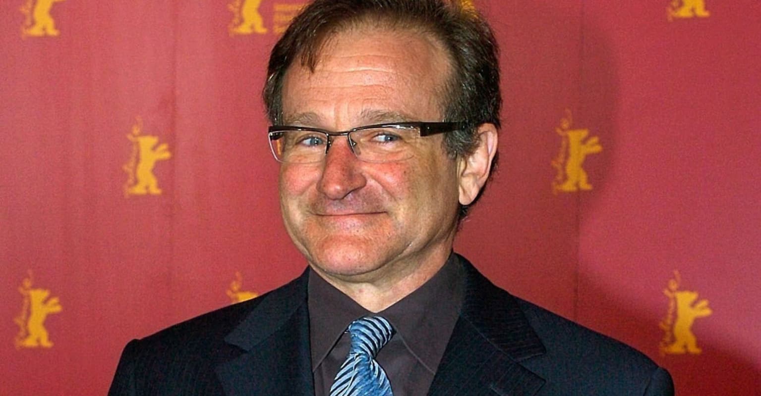Woman recalls the moment Robin Williams comforted her at an airport after her husband's suicide