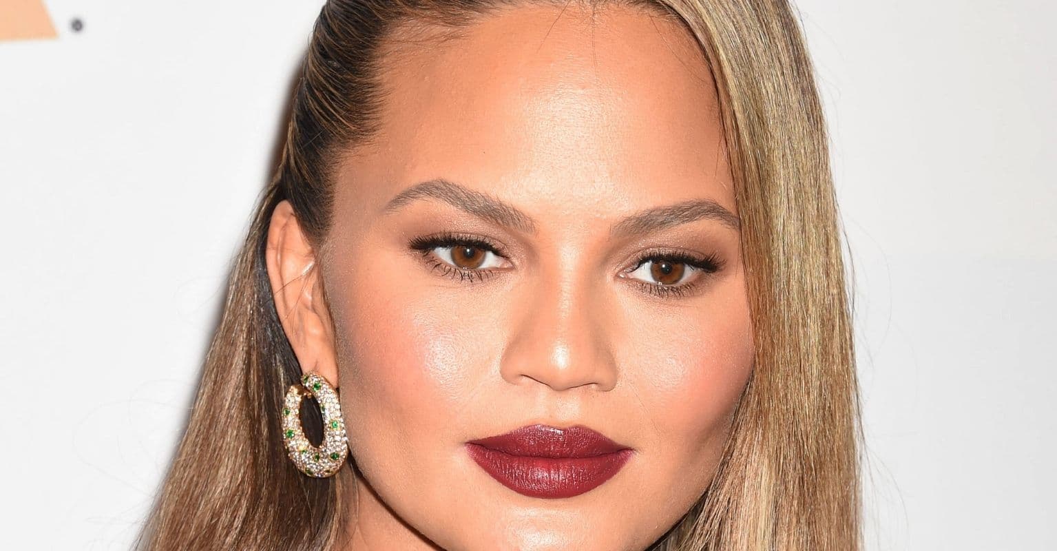 7 celebrities Chrissy Teigen viciously trolled before she was called out for cyber bullying