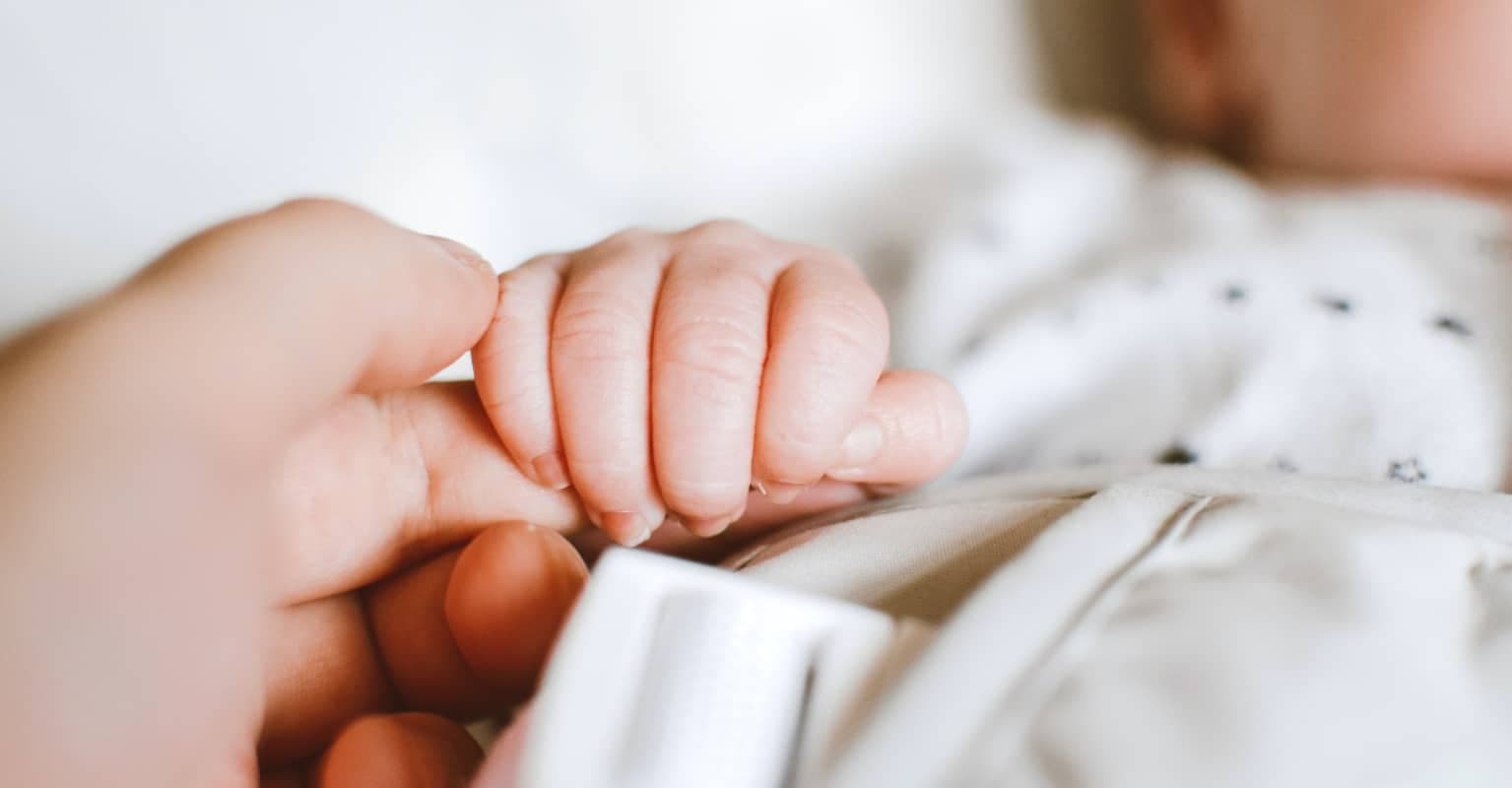 Woman gives birth to healthy baby while fighting Covid but tragically dies days later