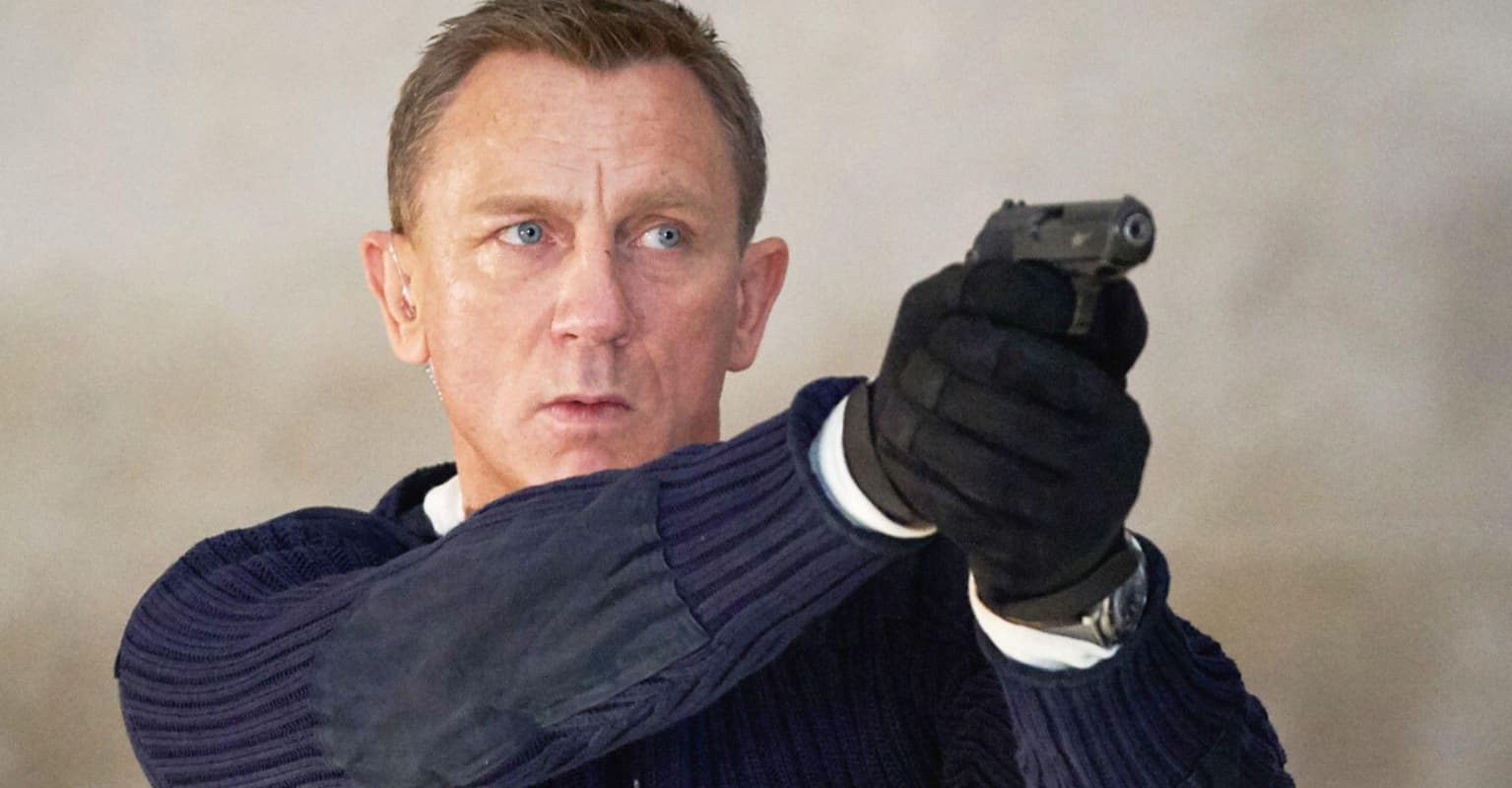 Daniel Craig reveals why he prefers drinking at gay bars