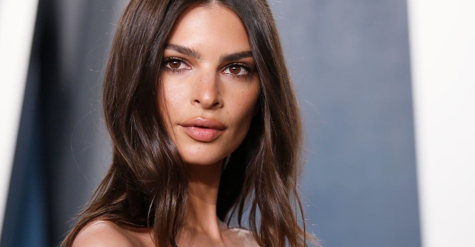 Emily Ratajkowski appears to support Amber Heard after she was 'dragged' by the public