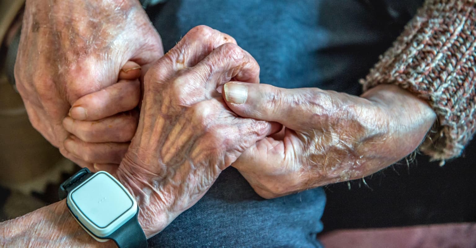 Elderly couple gets married after meeting online and falling in love during the pandemic