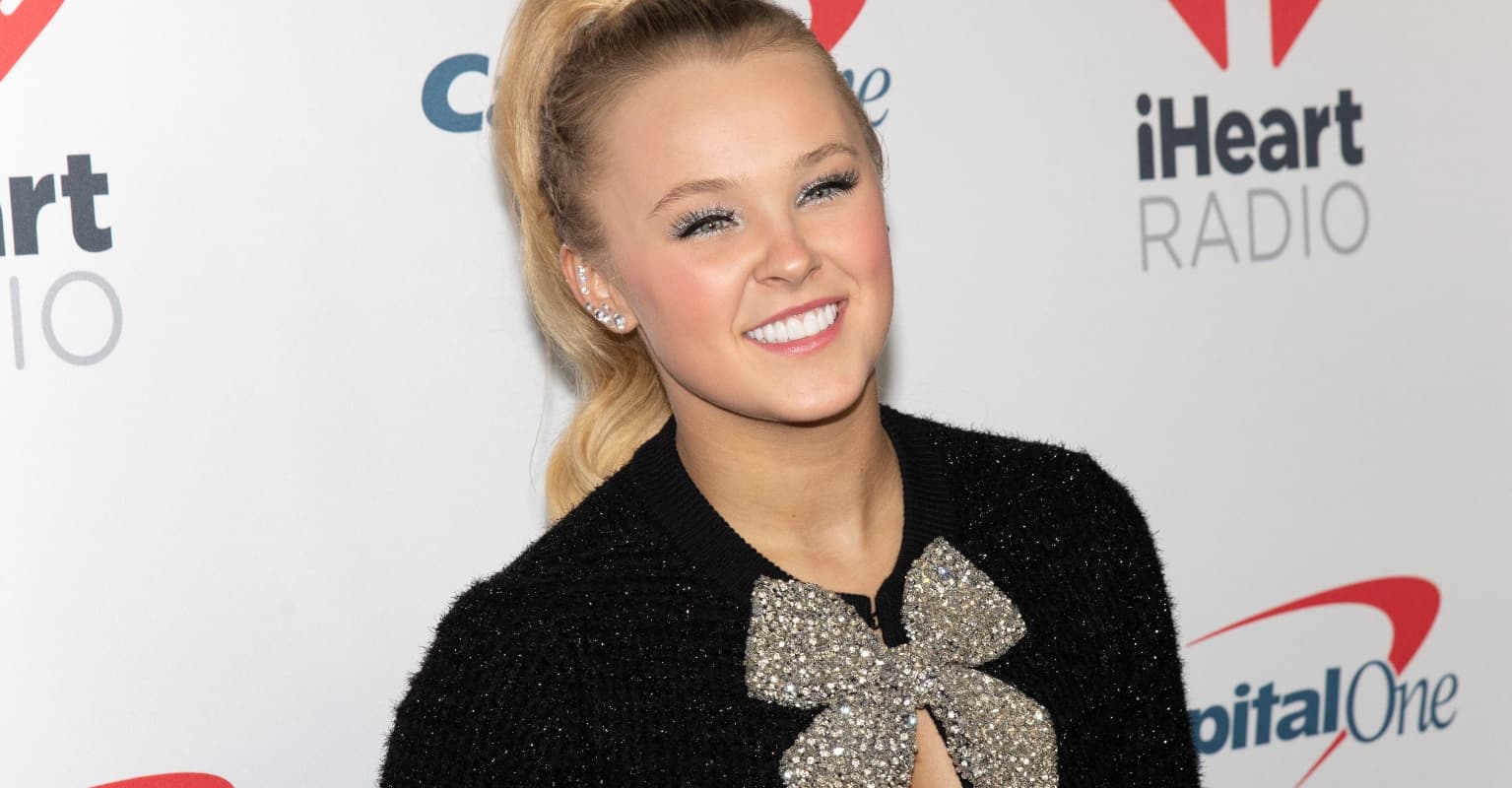 JoJo Siwa has ditched her trademark long ponytail for a much shorter cut