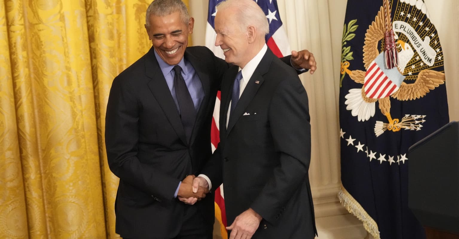 Obama praises Biden after viral videos appeared to show people flocking to speak to him and not Joe