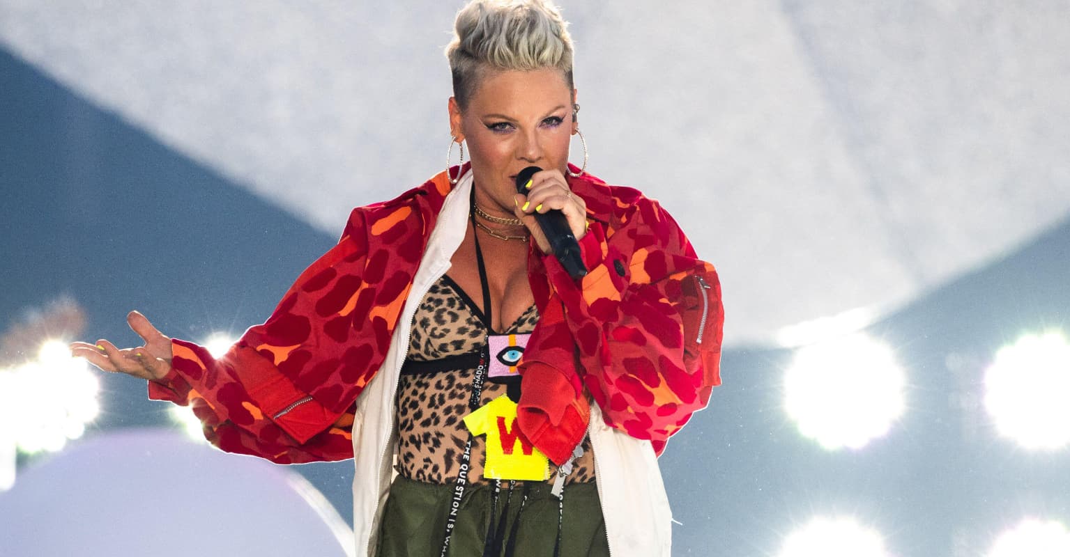 Pink's 13-year-old tweet about Kanye West resurfaces and people are saying it aged like fine wine