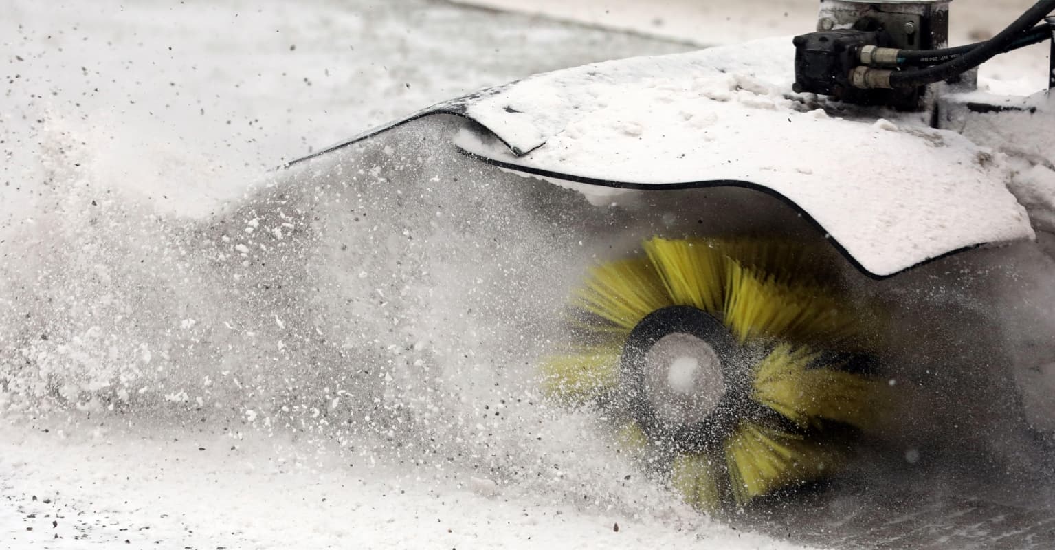 Dad loses both legs after throwing himself at family to save them from being pulled into snow blower