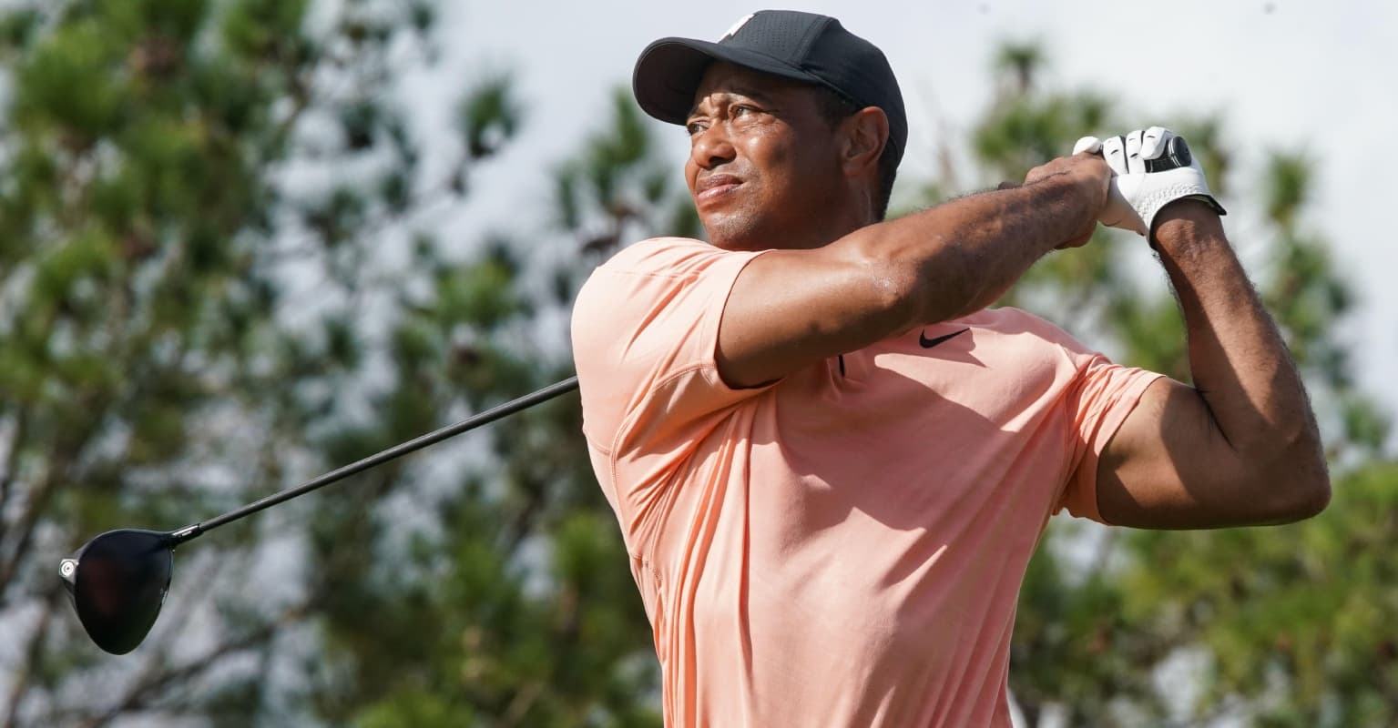 Tiger Woods apologizes for handing another golfer a tampon during tournament