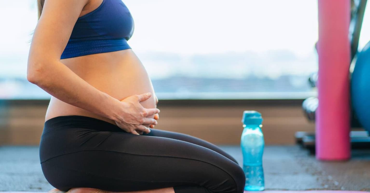 Woman captures moment her baby bump 'drops' during gym workout