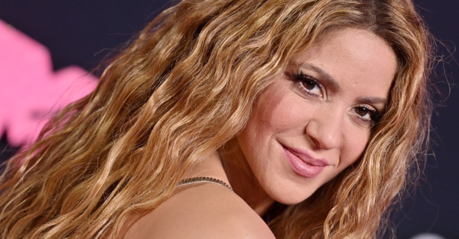 People are accusing Shakira of lip syncing during VMAs performance