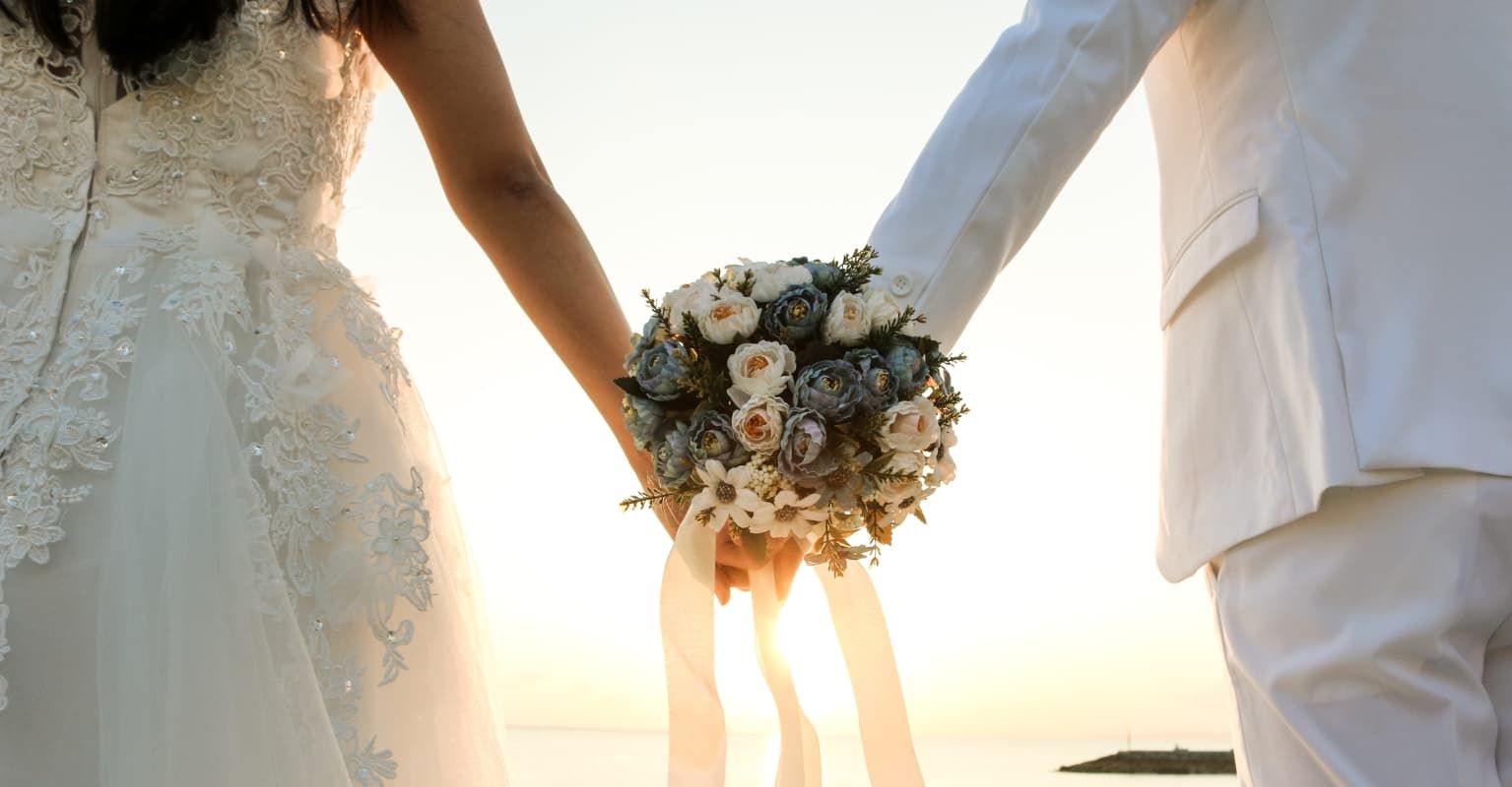 Blind bride asks groom and guests to cover their eyes as she walks down the aisle: 'Live a moment in my shoes'