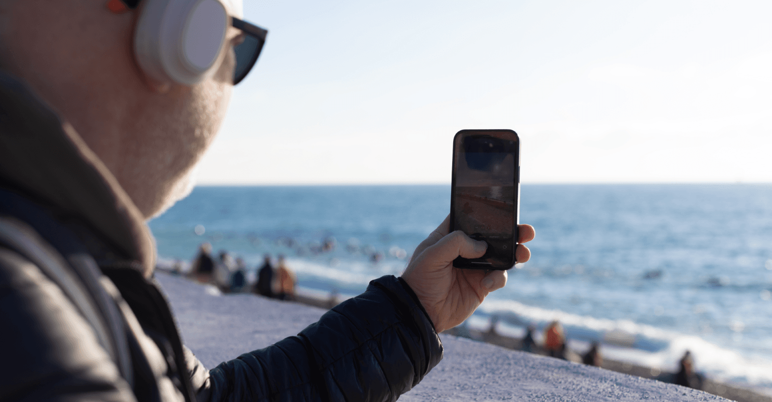Female Twitch streamer confronts older man for 'recording her at the beach'