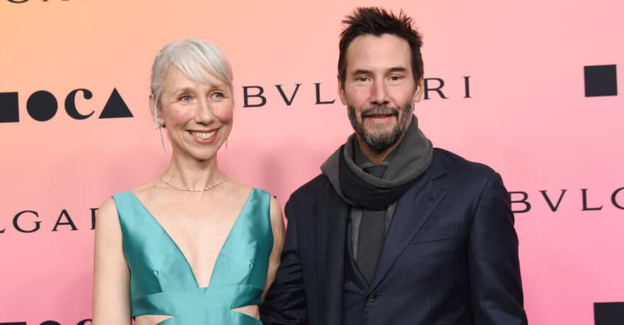 Fans spot unusual detail in photo of Keanu Reeves kissing his girlfriend